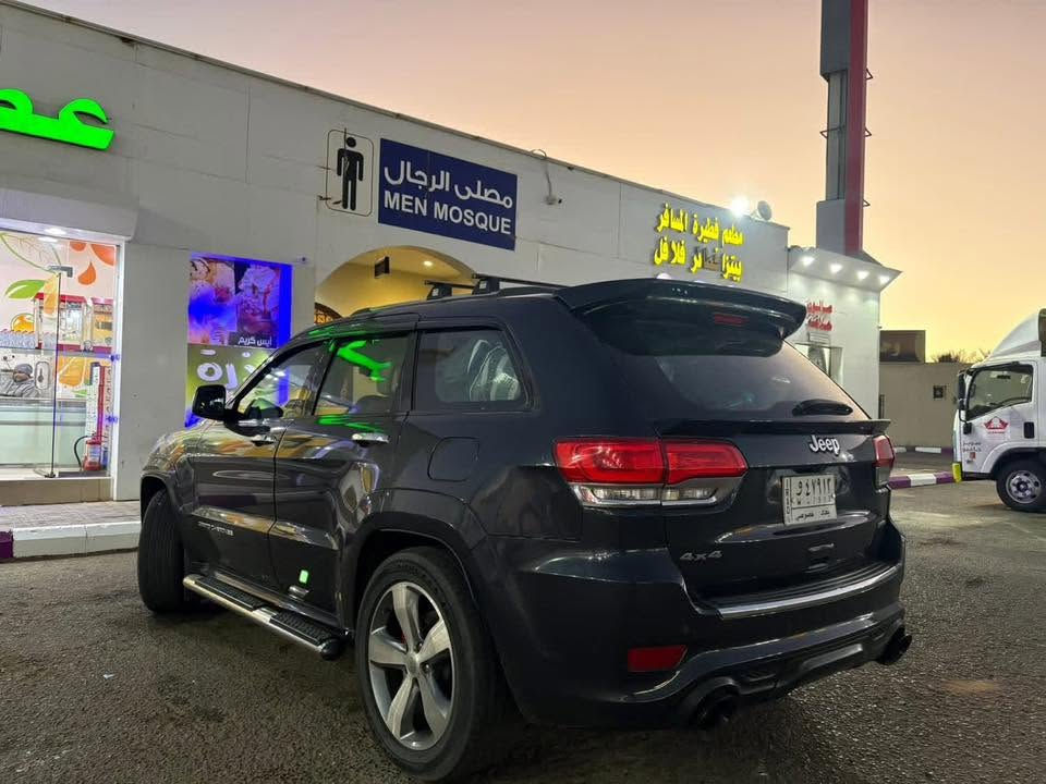جيب لمتدد فول مواصفات  3/600 موديل 2014 وارد امريكي حادثها جاملغات وبنيد وبيه شخط بقبق الجنهطه وبلباب الخلفي نصبغ على كد الشخط 
بيع او مراوس 

ماشيه (190) كيلومتر 
شاشه كامره حساسات كشنات جلد  
محرك وكير وحداده وتبريد وكهربائيات كلها ضمان 
السيارة رقم بغداد باسمي  

مكان السيارة بغداد
رقم الموبايل ***********
السعر 185 $
