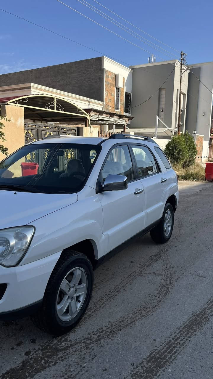 السلام عليكم
سبورتج 2009خليجي مكفوله عدا بارد اصبعين  بالجنطة 
سيارة مال بيت وجديدة  
صدر حدادية كله جديد 
رقم اربيل سنوية هزة جديد شرط التحويل 
محرك2000دوش 
كامرة خلفية 
داخل عسلي ملكي 
السعر 128وبيها مجال 
رقم ***********
مكاني تكريت
