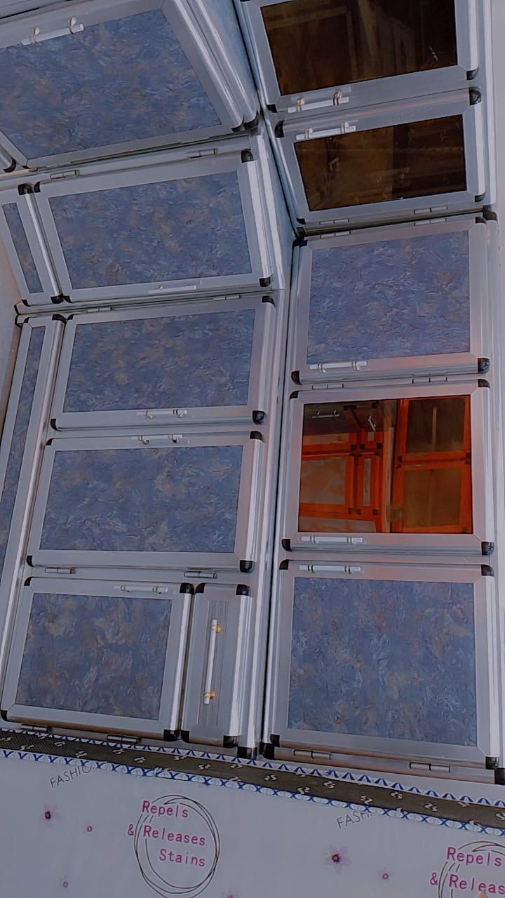 كاونترالمنيوم 5قطع. نظافة 100/100
معرض السليمانية الديوم شارع المستوصف ***********
