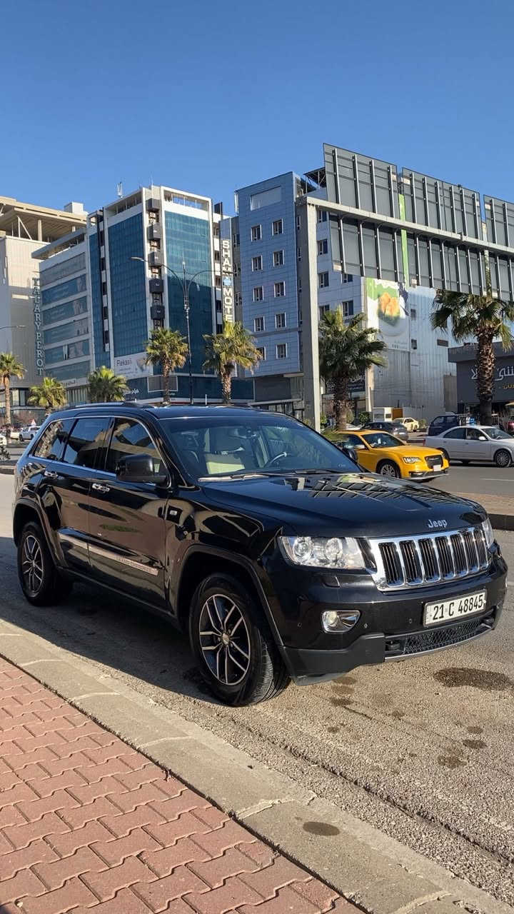 السلام عليكم 
جيب خليجي شيروكي ٢٠١٣ لمتدد 
بدون اي ضرر فول مفوله 
بشرط محرك وكير  
مكفوله كفاله عامه فقط بيه بارد بصف السايق

للبيع فقط 
***********
