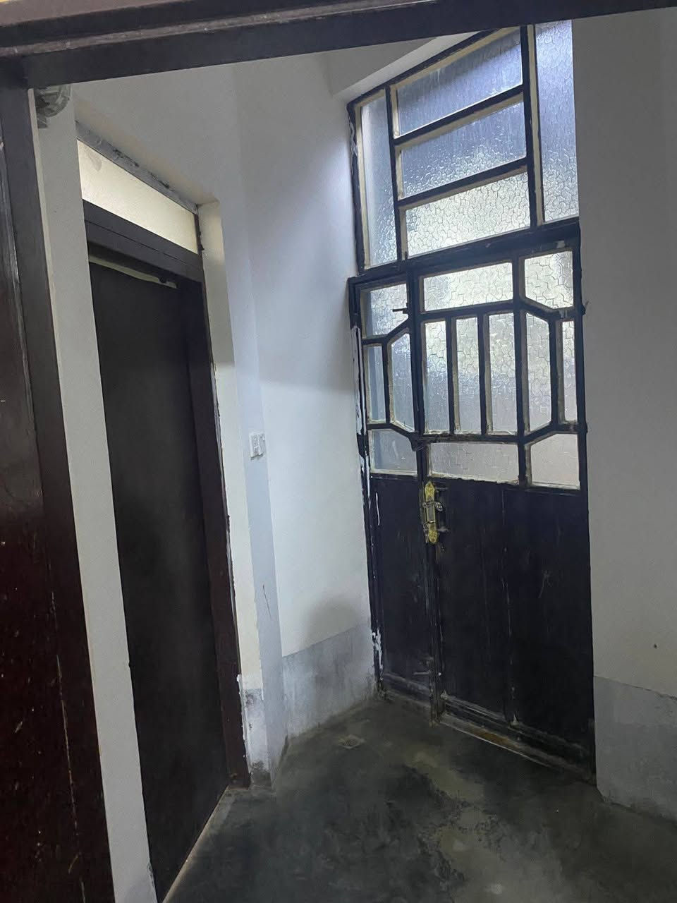 السلام عليكم متاح بيت للبيع في باميل الفرع مقابل أسواق سارة البيت ركن مساحة ٢٠٠ متر السعر ٣٥ وبي مجال ***********
