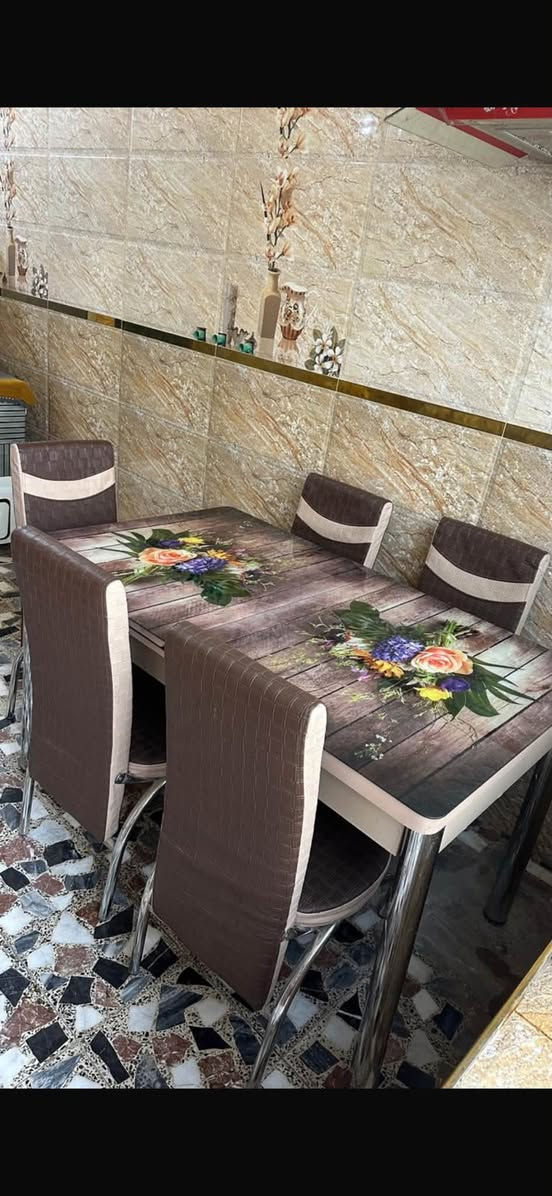 السلام عليكم طاوله للبيع مال طعام سعرها 180 بيها مجال بسيط ونضيفه كلش اخت جديده 5 كراسي وياها ثياب كراسي كذالك مكاني نجف 🎀🤍


**إذا كنت صاحب هذا الإعلان وتريد حذفه لأي سبب، رجاءا أرسل رسالة إلى الدعم الفني**
