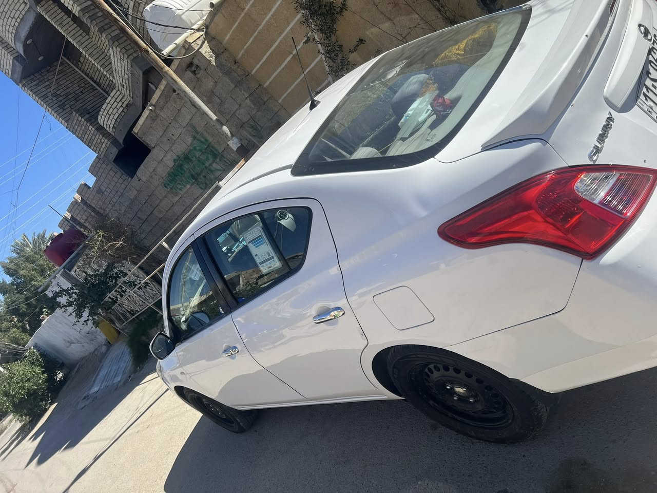 السلام عليكم
صني هندي للبيع موديل 2021 السياره جاهزه من كلشي 

السياره بيها اماكن بارد فقط لا صبغ ولا تبديل مكفوله معروف الموصفات الهندي السعر ب 114 وبيها مجال مكانها بغداد ابي غريب ***********
