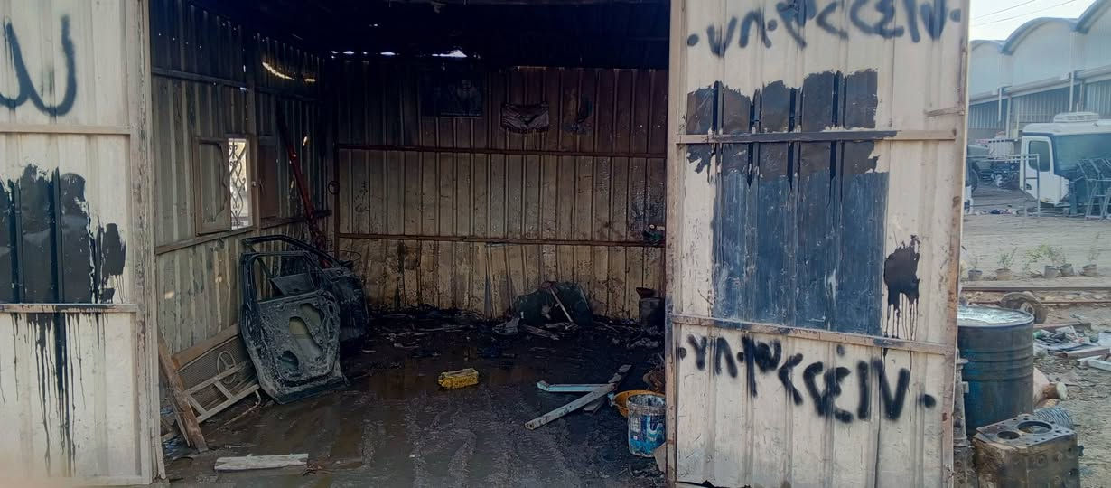 السلام عليكم كشك للبيع 3 x 4 الطول والعرض للاستفسار جاهز مكاني نجف حي الصناعي ***********
