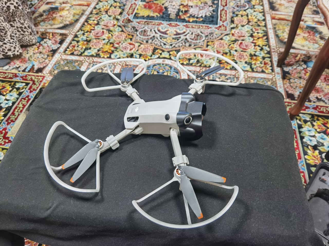 dji mini 4 pro combo
ميني ٤ برو كومبو نضافة ١٠٠ بل ١٠٠ 
٤ بطاريات معها ٣ بيلادي واحد بلص
معها حماية مراوع وحماية كيمبل
٣٢ مراوع بيلادي وياها 
ميموري سانديسك ٦٤ گێگابایت اصلي
جنطة مدرعة وعدسات الكاميرا ٨ نوع
مكان درون اربيل توصيل ماعندي 
سعر النهائي قفل 11ورقة مليون 700
***********

