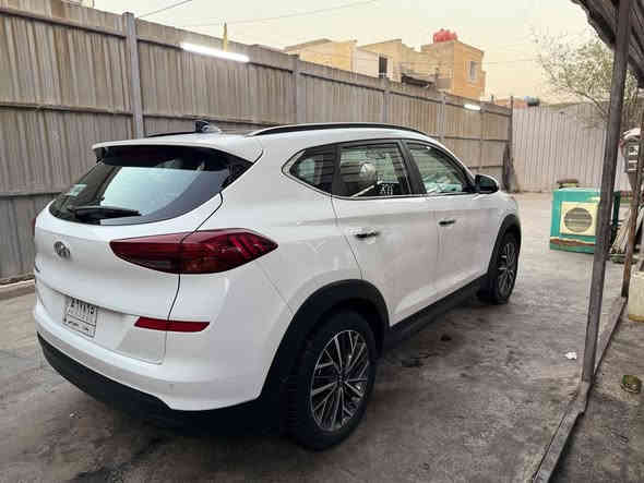 سلام عليكم توسان خليجي للبيع موديل 2021 شكل العشرين فول مواصفات 1/1
بنوراما 
بصمه 
دخول ذكي 
صندوق كهربائي 
خمس عدسات 
بك لايت لد 
تحكم مقود جهتين 
شركه الكاصد
كشنات امامي كهرباء
 ماشيه 67 الف بيه طخه بل جاملغ الامامي الايسر موضح بل صوره وبيه طخه بل باب السايق مكينه وكير كفاله عامه تبريد ثلج مكاني بغداد ام الكبر والغزلان سعره225 وبيه مجال بسيط ***********
