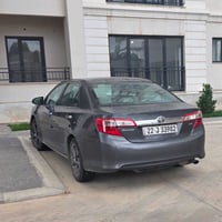 تويوتا كامري موديل 2012  لون نفظ  130 بيها مجال  ال اتصال 07512252217