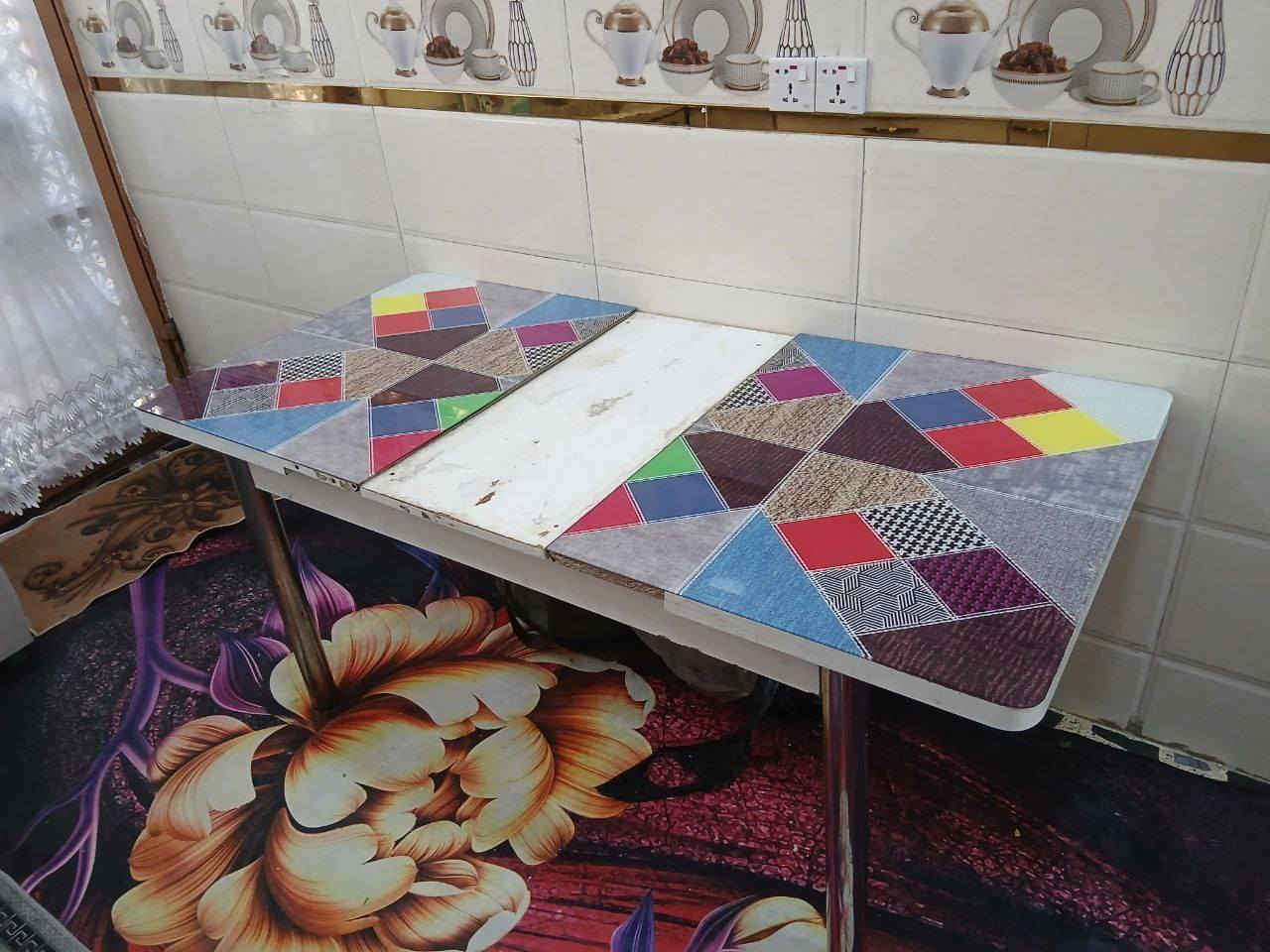 السلام عليكم
للبيع ميز طعام يكبر و يزغر بدون كراسي 
سعرة 25 الف مكاني بغداد مدينة الصدر 
***********
