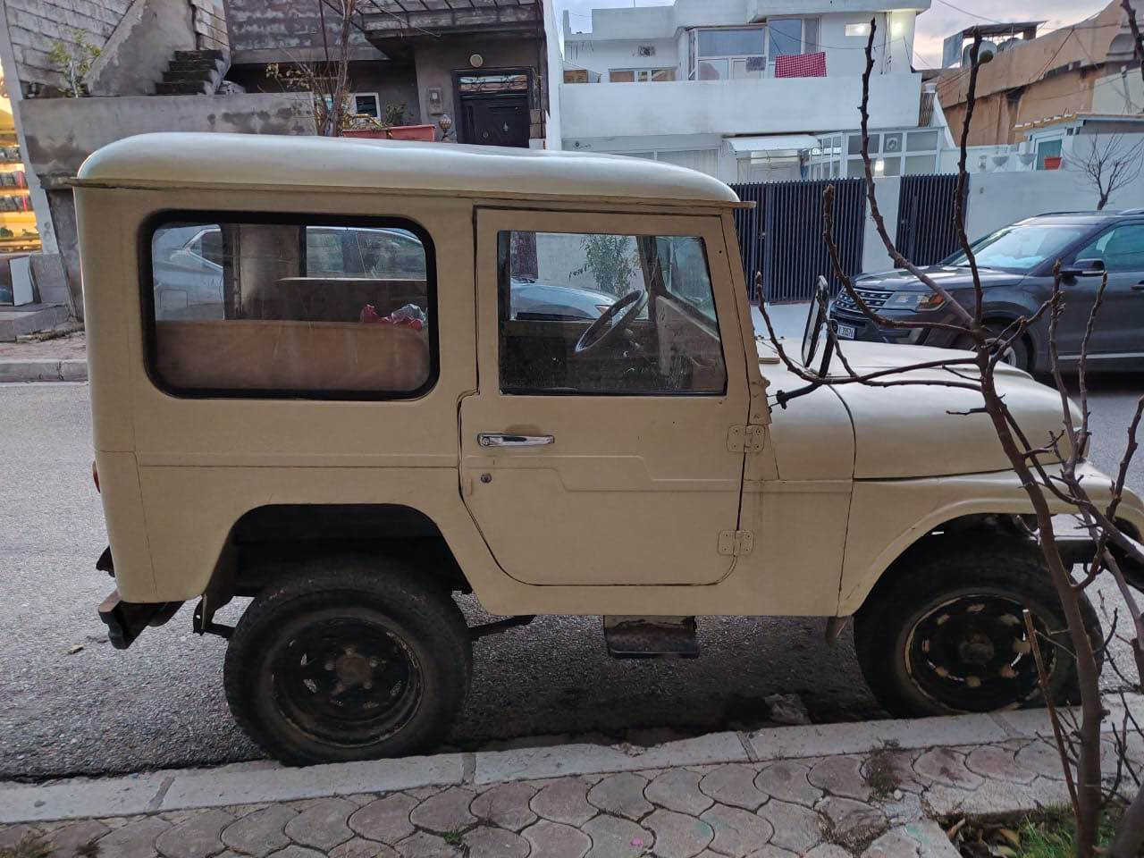 سەرەتا بە ناوی خوای گەورە و میهرەبان

فرۆشتنی خێرا

جیب ئەمریکی مەکینە گلاند

١٩٨٢

گیر و مەکینە و دەبل اکسل و کارەبایی و تەقە و رەقە  و تندوتۆلی بەشەرت

نموونە لە جوانی و پاکی

دەعم و لیدراوی و موس و براوەه بەشەرت 

ماڵی مەدەنی بەشەرت(علوج)

٤ تایەیی تازەی لەسەرە

چرکەی تیدانیە

ماڵی دۆستە و دیناریک مەسروفی نیە

بۆ عەیب و عار پرسیار مەکە.!

شوین // هەلەبجەی شەهید

سعری // ٣٠ گڵا و مجالیکی برایانەی تیدایە

ئاسیا ***********

کۆرەک ***********

واتساب و تیلگرام و ڤایبەری لەسەرە.! حلبجة, السليمانية
