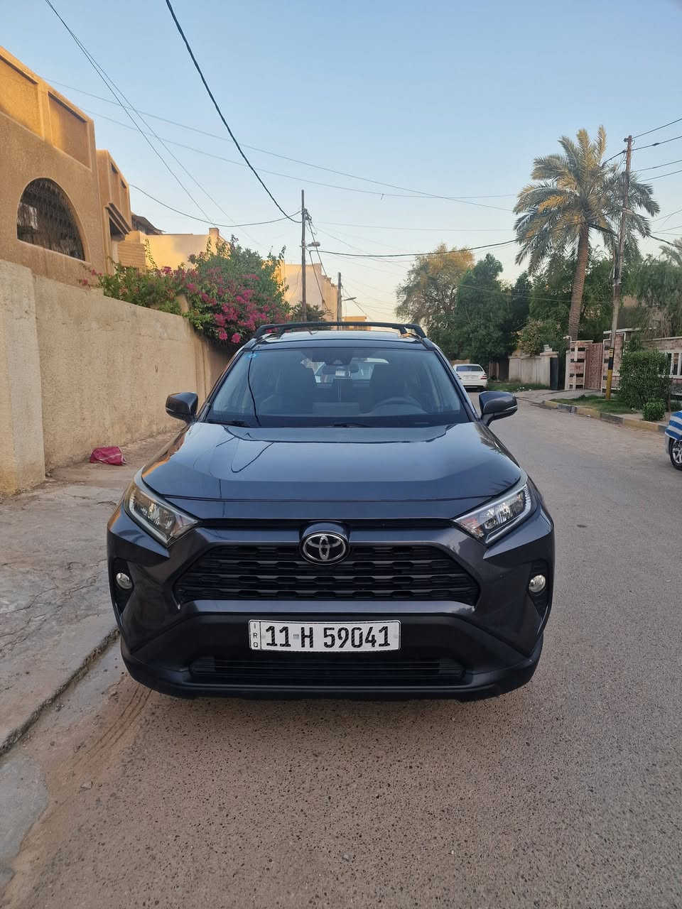 راف فور XLE  وارد امريكي موديل 2019 رقم بغداد سنويه بأسمي 
 ماشيه 55 الف 
ألسياره مفوله مواصفات ( بصمه ، فتحه ، كشن كهرباء ، داش كام CAM DASH اماميه وخلفيه , اناره LEDداخليه تفاعليه ، تدفئه كشنات ،قطعتين تبريد ، اشاير مري ، نقاط عمياء ، رادار امامي وجانبي ، اوتو هولد )
حادث السياره جانبي وسطحي جاملغ وباب مصبوغات بدون لا لغد ولا شاصي  .
دعاميه بلاد تخم تايرات وصدر جديد .
العنوان بغداد / ألدوره 
***********
