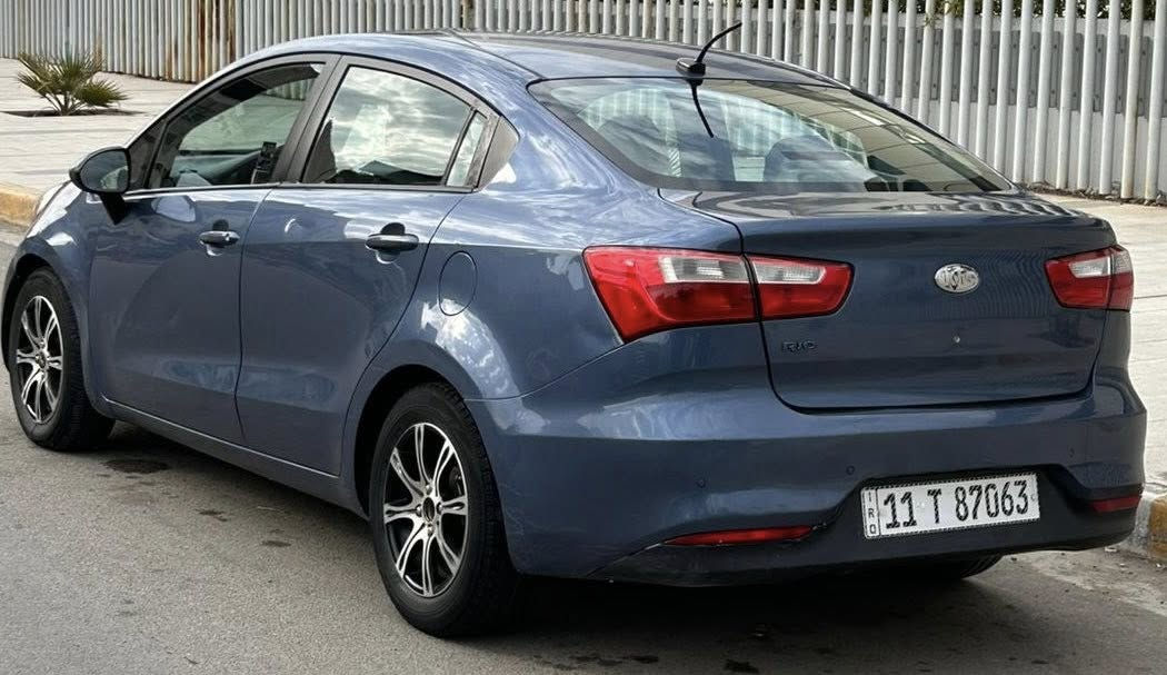 السلام عليكم كيا ريو 2016 رقم بغداد الجديد سياره جديده نضيفه حيل ماشيه قليل محرك وكير مكفولات صدر جديد تخم تاير جديد صبغ جاملغ بدون دواخل 
محرك ١٦٠٠
شاشه كار بلي 
كامره دواره 
حساس دعاميه 
تحكم ستيرن جهتين 
مثبت سرعه 
انظمه قياده عدد ٣ 
حاكيه بلوتو 
مانع تزحلق 
تحديد مساره 
مكان سياره بغداد اخوان السعر ٩٣ مجال بسيط للستفسار 
رقم صاحب سياره
***********
