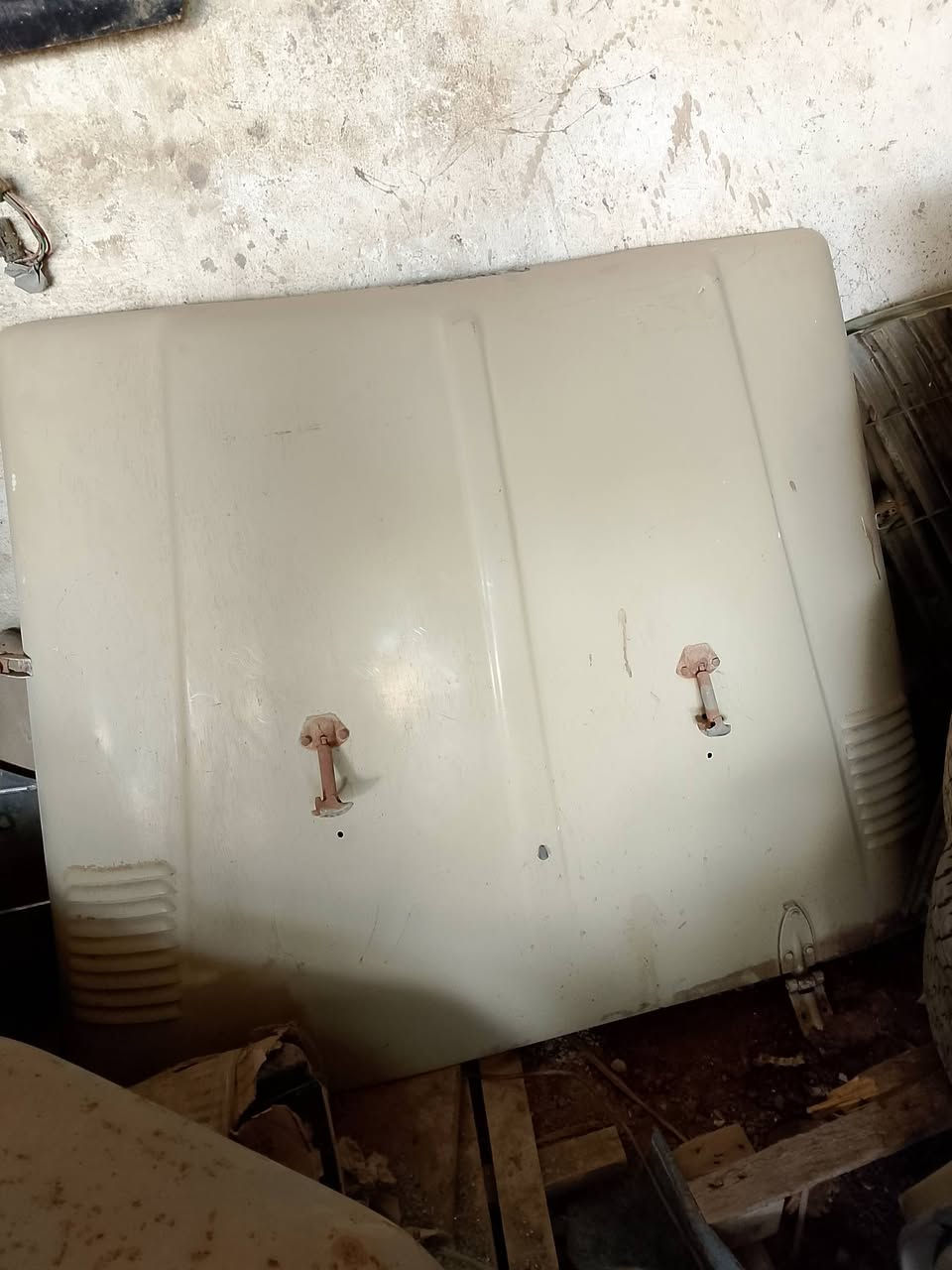 سلام عليكم من رخصت الادمن
يوجد بيبان لاندكروز مع باب خلفي مال بيكم ومع بونيد مال بيكم العنوان ديالى بلدروز 
***********
