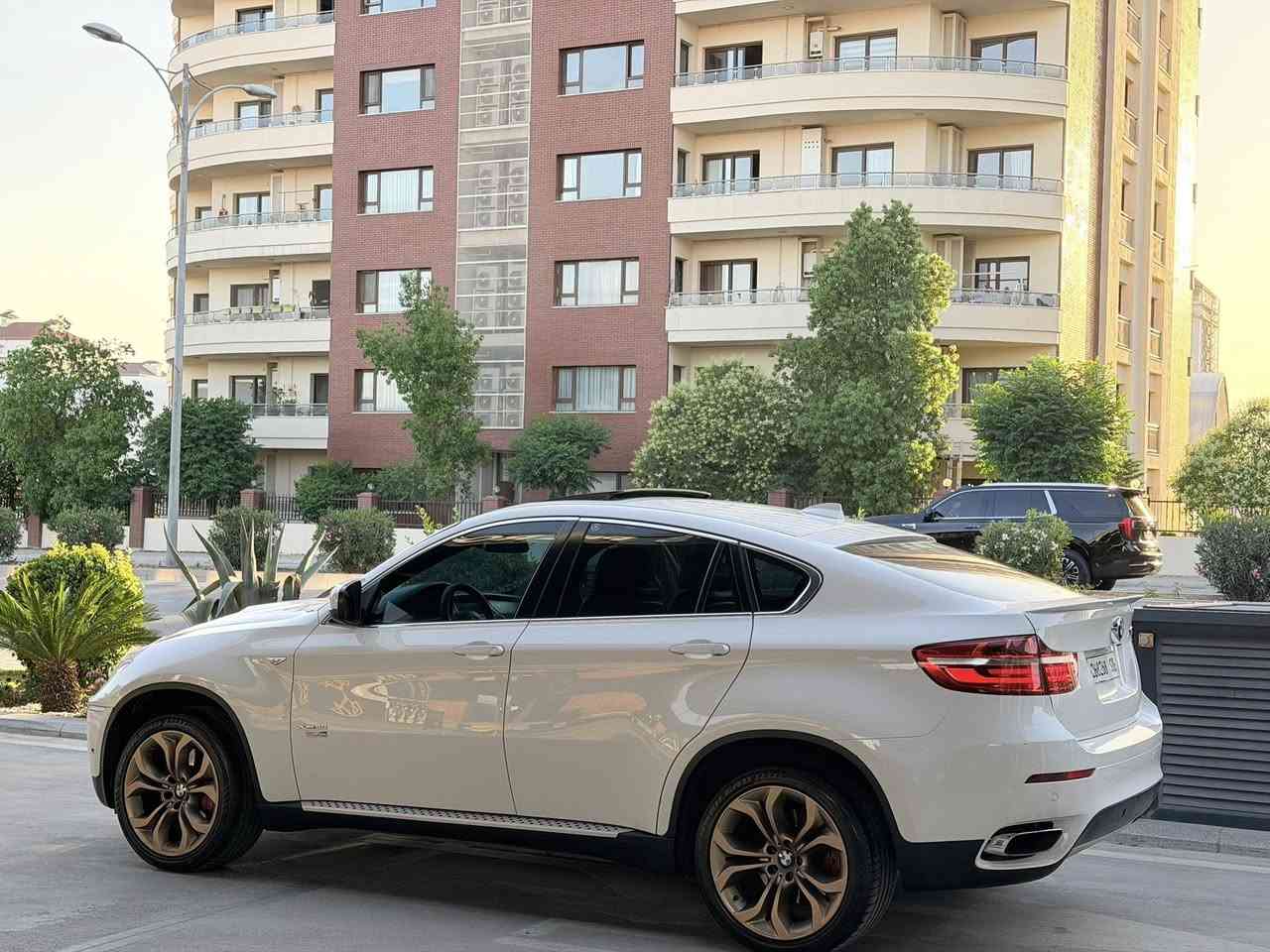 BMW 2014 X6 M
شركة عروش كلين تايتل 
محرك v8  اكس درايڤ توين توربو
ماشيه 
198000 Km
رقم  سليمانيه  شرط تحويل 
السيارا مكفوله كفاله عامه 
بيها  شبر بل بونيت   صبغ  
بدون  دواخل  بدون ارباك  
محرك  مامفتوح  شرط فحص  
گير  و كارابيات  شرط  فحص

السعر188  بيها مجال  بسيط 

***********
موصفات//
فول فول
داخل احمر 
كشنات جلد
كشنات هيتر
فول تحكمات ستيرن
كامرا
شفتات
حساسات امامي
حساسات خلفي
اوتو ستوب
بصمه
هندبريك بصمه
صندوق بصمه
تبريد قطعتين
دادشو
رادار امامي
رادار جانبي 
سلايت
بعد بيها هوايه موصفات 
و السيارا فول فول و ما بيها مصرف الف دينار
اخوان  سياره  جديد كلش  شرط  كله بلادى   شرط فحص
 مكان
جمجمال  ***********
