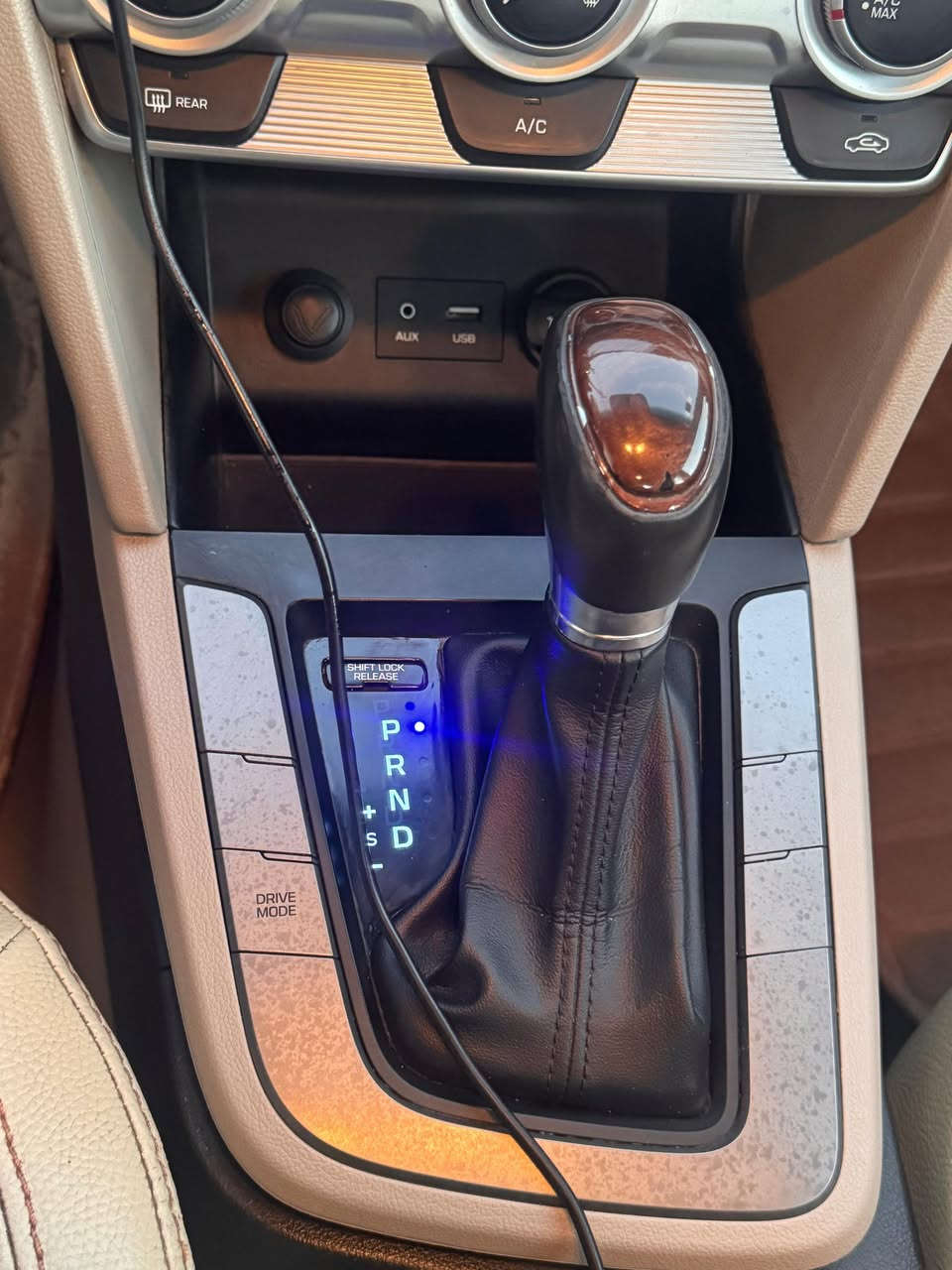 السلام عليكم النترا موديل 2020 خليجي -بانوراما - ترحيب - بصمه المحرك 2000 دوش السيارة 1/1 
تحكمات 3 بيها 
مكلف بالنشر رقم صاحب السيارة *********** سعر السيارة 157 وبي مجال
@الجميع
