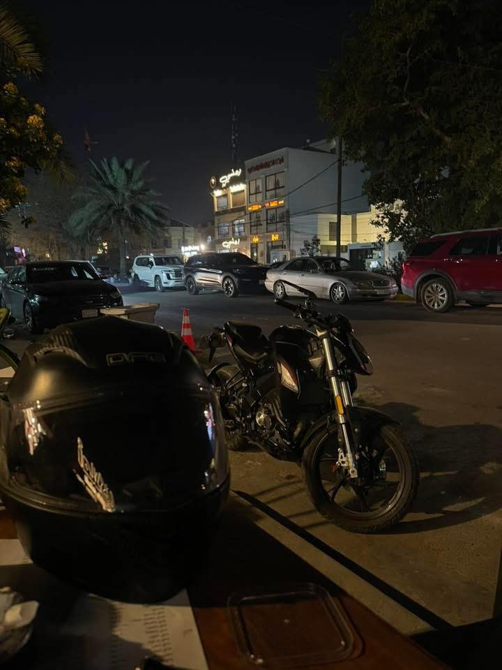 بطح بنلي 180 s ايطالي اسود طافي و نص لامع 
اخر موديل  نزل مرقمه وسنويه هم 
ماشيه 9 الاف abs
نظيفه مو ذاك الاستعمال القوي 
مرايات نينجا لونها الاسود طافي ونص لامع 
بانزين بس محسن ودهن مال شركه نظيفه كلش  
السعر راسل خاص *********** 
مكان بغداد 
عادي هم مراوس شعدك بطح نزل اذا مرقم احسن
