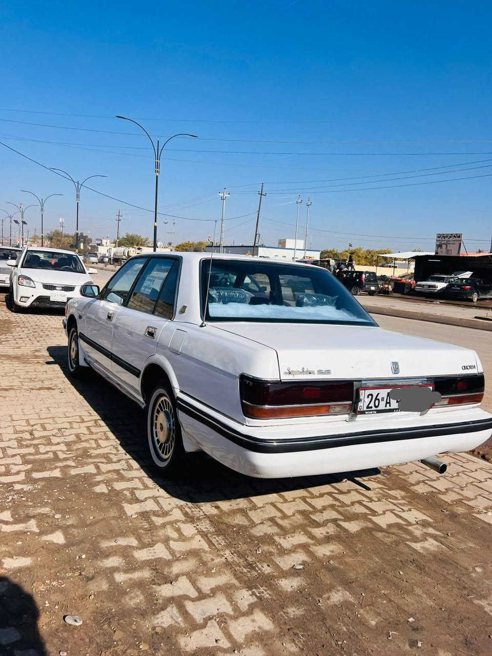 السلام عليكم سياره سيدان للبيع موديل 1990 محرك كير بطه 2500 شرط تدفئه نار صدر تايرات كلو نضيف رقم صلاح الدين دولي سنويه 2029شرط التحويل  بيها جاملغ و بونيد صبغ بدون دواخل سعر 63 وبيها مجال قليل اتصال ***********
