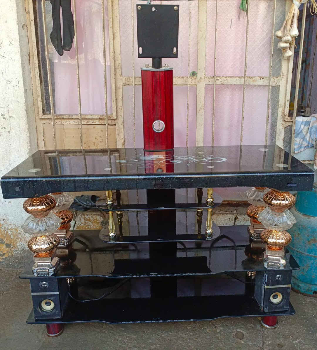 ميز بلازمه للبيع السعر ٥٠
***********
