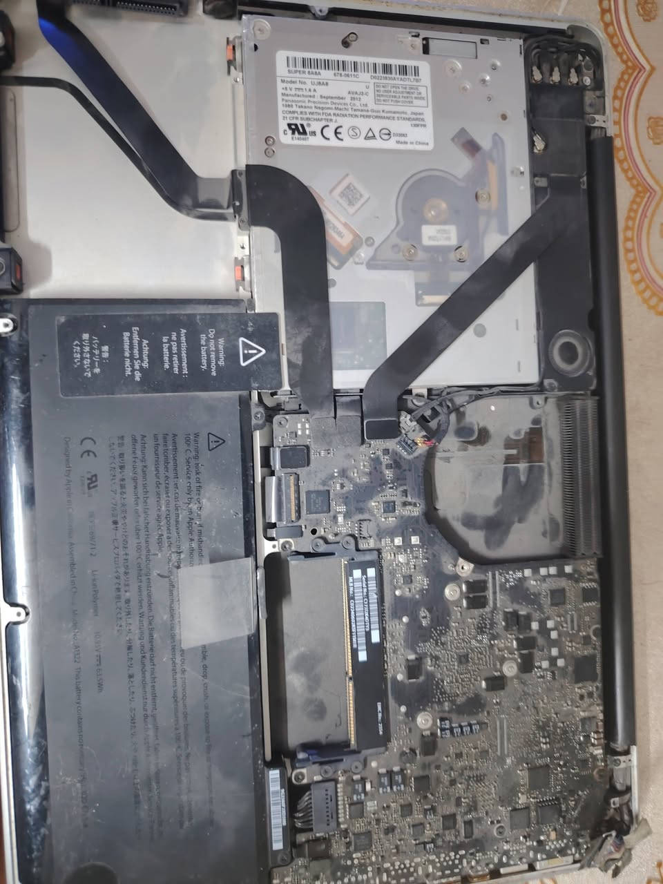 لابتوب ماك بوك عطلانه للبيع
تفيد المصلحين و اصحاب مجال الصيانه
و نقص بيها الفان والهارد ابيعها مثل ما هيه فحم و اكرر عطلانه 
عنوان بغداد الغزاليه
***********
