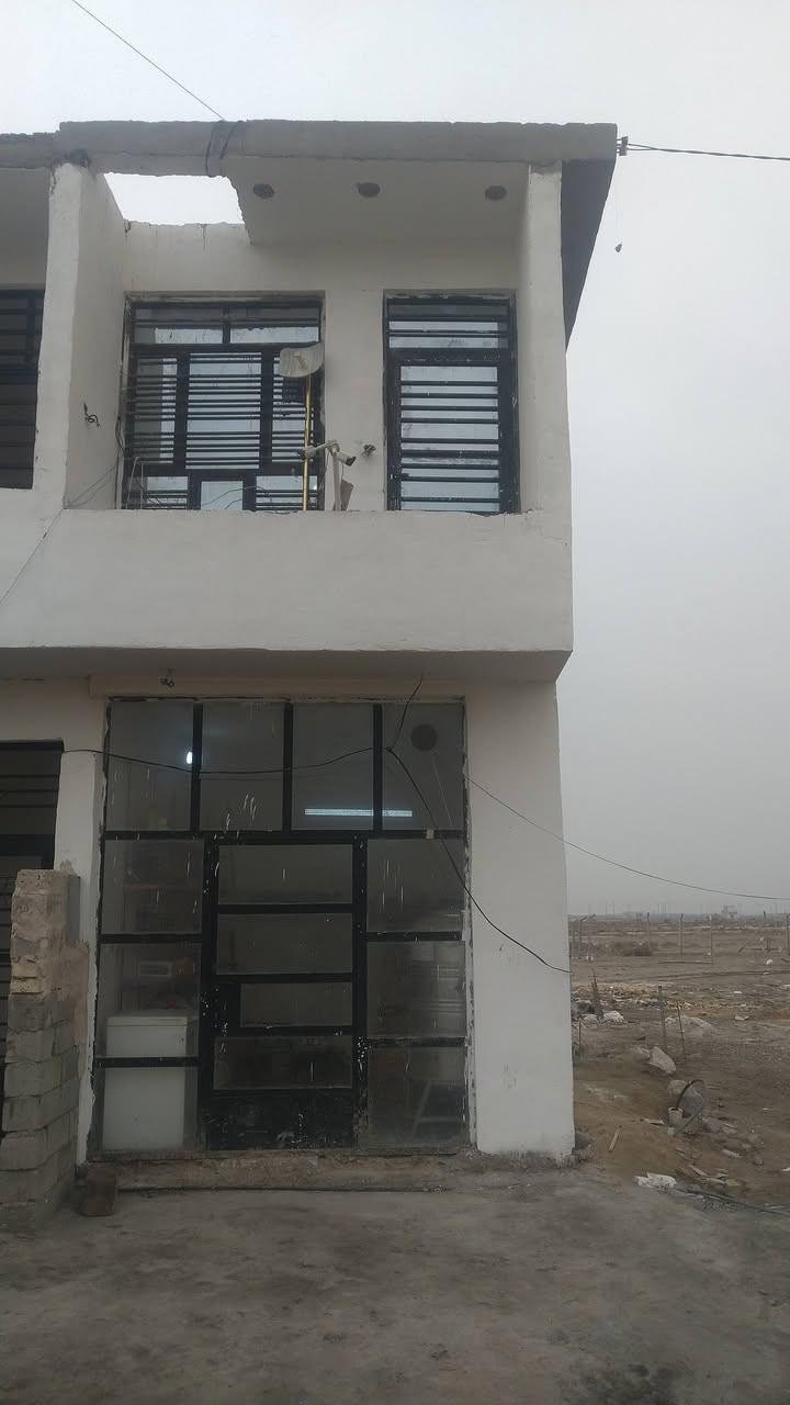 السلام عليكم للبيع دارركن50م واجه3,5نزال14طابقين يحتوي على ثلاث غرف ومطبخ و اسواق الدوانم شارع حسوكه قرب شارع الوزراء السعر55اوبيه مجال للاستفسارواتساب***********او***********
