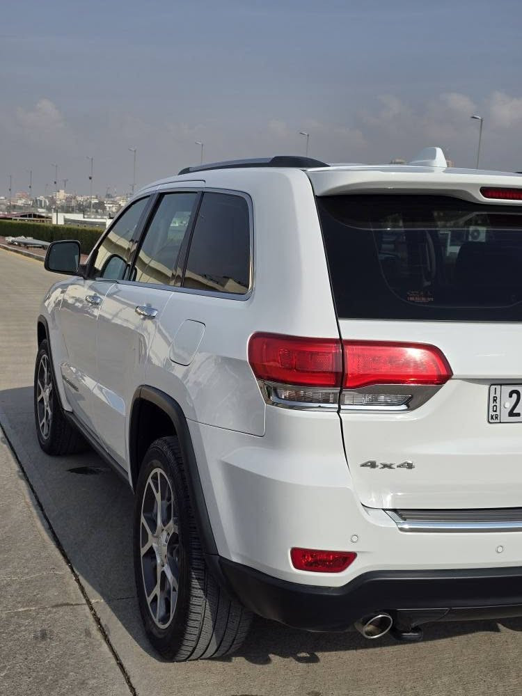 🟥 جيب گراند شيروكى 2020 وكاله شريكه هالم سياره (خليجي )  مواصفات ليمتدد بلاص فول مكفول كفال عام.✅️☑️✅️  ثلاث شاشات . سياره كل شرط عل وضع بلاد شريكة . 
رقم تليفون صاحب سياره .
***********📞☎️📲
***********📞☎️📲
** ماشى 34 كم . 
*_  سكف بانوراما .
*-كشن هيتر وكشن تبريت.
*-كشن كهربا ئي وكشن مساج.
*-استيرن هيتر *- استيرن شفطاط وستيرن تحكم كهربائي .
*-لايد ليد + لايدزينون كلش قوي.
*-مرايا هيتر *-مرايه حساس .
*-ئوتوبريك *-ئوتو ترافلايت *-ئوتوستارد. تحديد سرعه
*-15 سماعة+ ديجه ي بل سندوق بلاد شريكه  
*-تبريد مركزي *-صندوق شفط .
*-يدات نيكل +يدات بصمه .
 *- مرايه شفطاط ومرايه رادار .
*- طايرات جديد شريكه سبيرمانازل .
*- زراكات ماء مال لايتات.
*- تحديد سرعه . تشغسل عن بعد
*-دعاميه كدام ودعاميه وره بي رادار وحساسات بي .
*- محرك وكير شرط وضمان .
كل جسم شرط عل وضع بلاد شريكة 
ملاحض/رقم شمال و سنويه هزه رقم كل جديد  وبسمي . السليمانية, العراق
