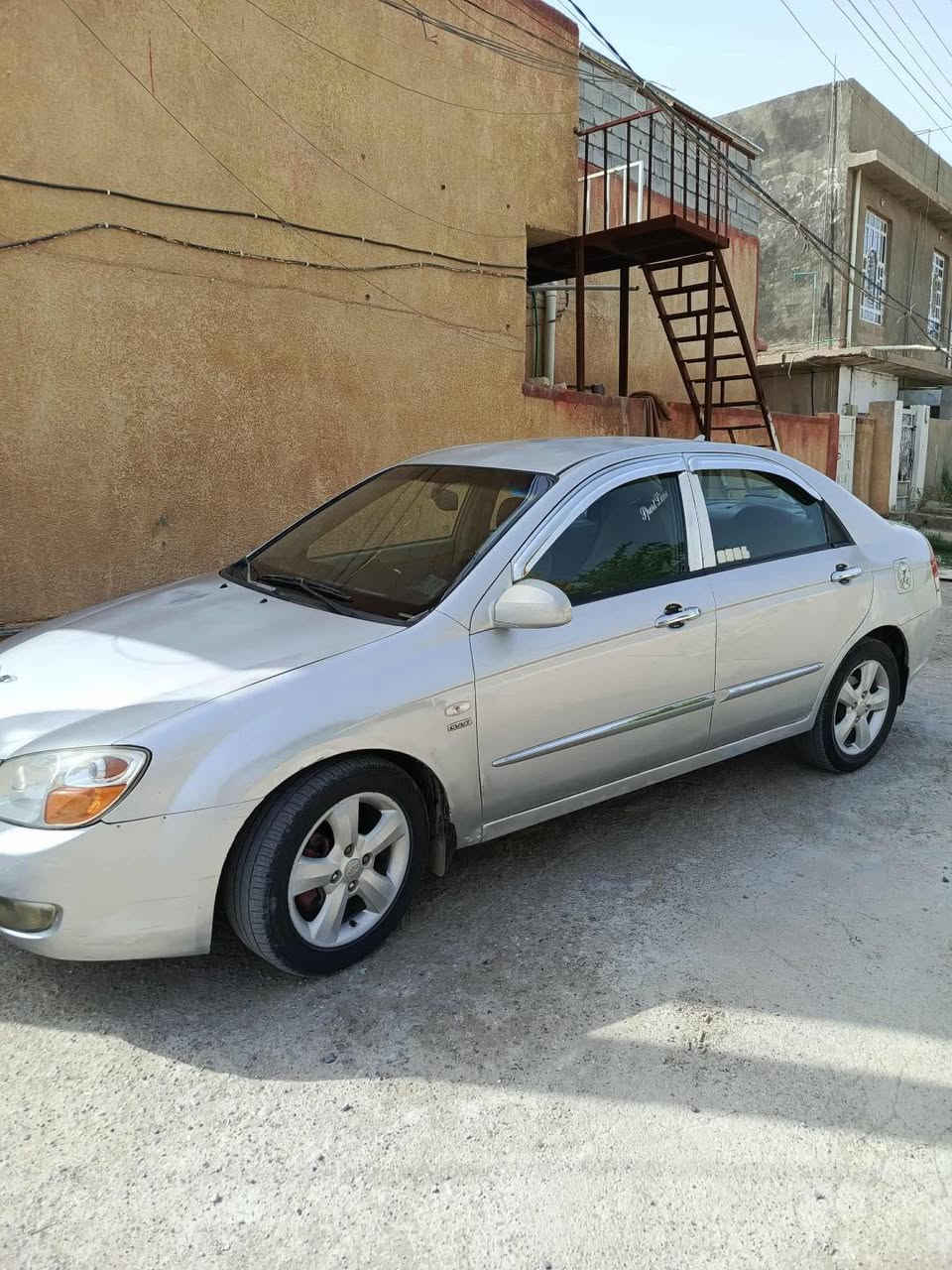 سيراتو صالون 2007 خليجي 1600
كير ومحرك مكفول مصار هواي من شادة 
كشنات جلد تدفئة تبريد شغالات
ضربتها جاملغ عكس السايق بدون دواخل صبغ من جهتين اثر جراد موجود سونار 
السعر ٧٢ وبيها مجال

***********
