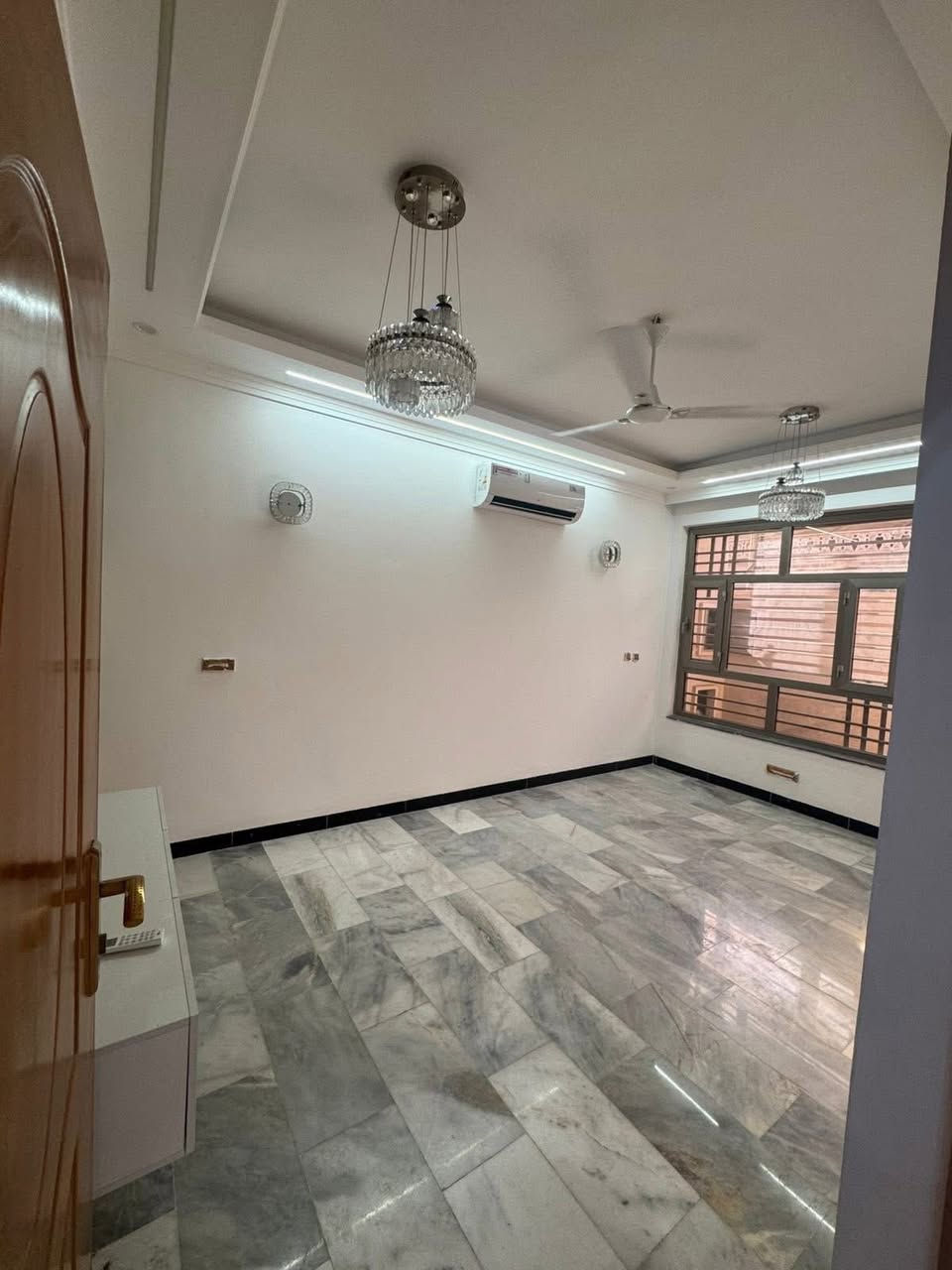 🏡🔥 للبيع بيت زيرو مؤثث – السيدية 🔥🏡

📍 الموقع: السيدية – مربع كامل ساجد
🧱 المساحة: 100 متر
📐 الواجهة: 5 متر

🔹 تفاصيل البيت:
🛏️ 4 غرف نوم
🛋️ صالة واسعة
🍽️ مطبخ حديث
🚿 خدمات عدد 2
🆕 بناء زيرو
🪑 مؤثث بالكامل
❄️ 5 سبالت LG
✨ كاونتر أنيق

💰 السعر: 420 مليون
🤝 قابل للتفاوض

📞 للاستفسار:
☎️ ***********
☎️ ***********
