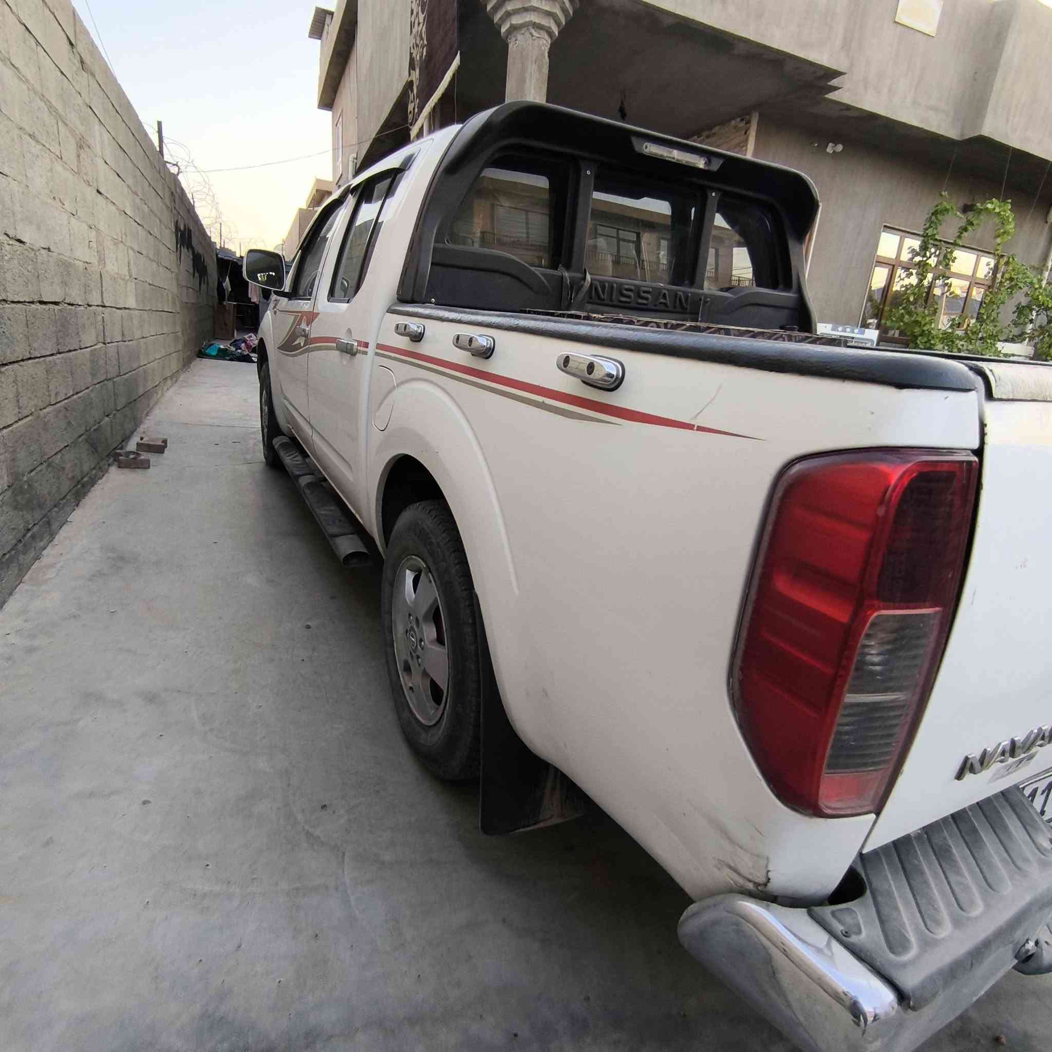سلام عليكم للبيع نيفاره 2009رقم بغداد انكليزي تحويل ثاني يوم اوتوماتيك سياره بانزين +منضومه غاز   كفاله سياره جديده مكينه لا تبخير ولا تنقص مضبوطة جاهزه من كلشي تخم تاير تبريد ثلج حداده جديد مكان السياره كركوك رقم صاحب السياره ***********
