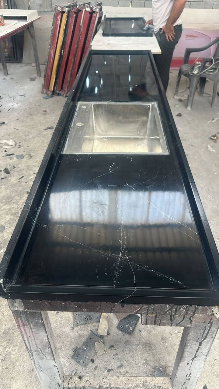 مرمر سنك حوض ستيل 
الطول مترين ونصف 
العرض 55 سم 
السعر 100 الف قفل 

المرمر جديد وبعده داخل المعمل 
ابيعه لان قياسه غلط 

ملاحظة بس الحوض الستيل اللي داخل المرمر 
يبيعونه 50 الف
***********
