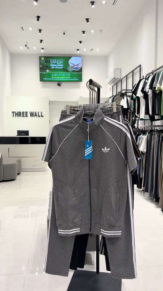 زبائن 3W✔️ عروض الافتتاح الكبرى 🔥 تراك سحاب قطن 100% ماركة adidas السعر 35,000 القياس (M-L-XL-XXL-3XL ) ـــــــــــــــــــــــــــــ العنوان بغداد القادسيه  مدخل ساحة قحطان ثاني استداره ع يسار  *********** #الشعب_الصيني_ماله_حل😂😂 #1millionaudition 
