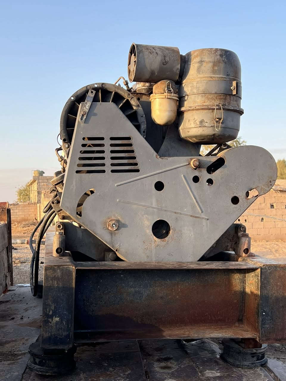 للبيع مولد دويز ابو الصاروخ الماني  40kv 
بلادي نضيف جدا. المكان ديالى ناحيه السد العظيم 
السعر 35 ورقه ***********
