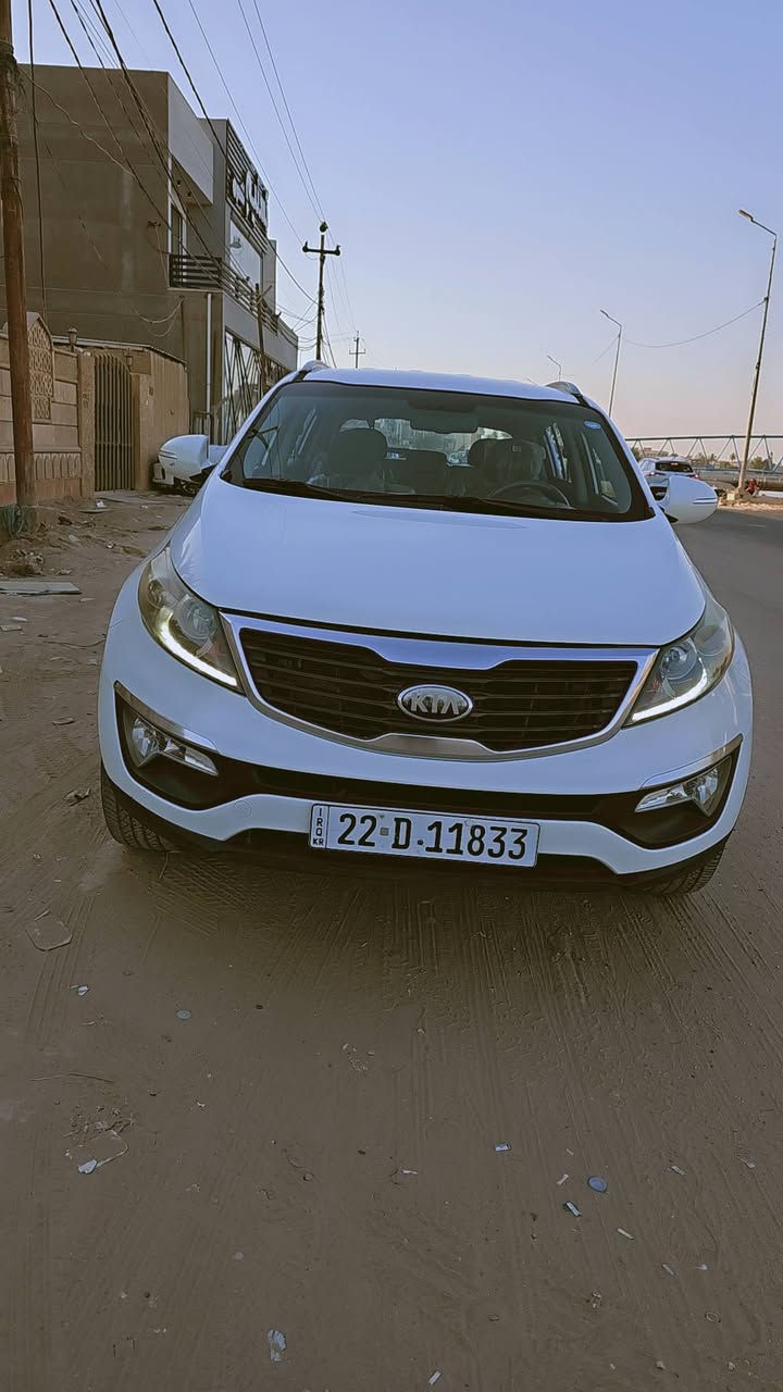 السلام عليكم
سبورتج خليجي موديل ٢٠١٣ 
مكفوله السيارة بأسمي
بيها بارد بسيط جدا بالباب
مكينه بلاديه ما مفتوح بيها برغي
حداديه جديده السيارة جاهزه 
ماشيه ١١٣
السعر١٤٨$
***********
