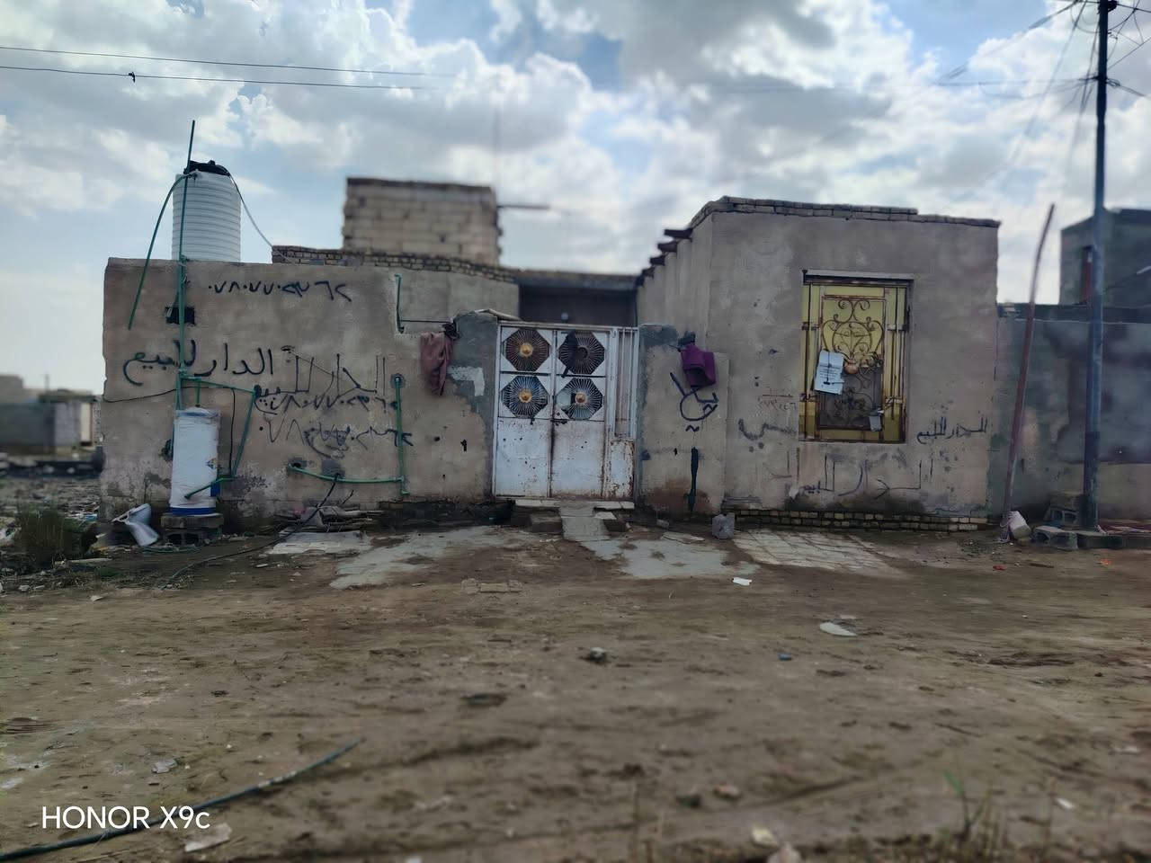 بيت البيع مساحه 160
شرع.  10
كهرباء ماي  متوفر
مستعجل.   استفسار ء.      ***********
