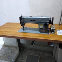 للبيع مكينة خياطه +مكينة الحم   07725101544