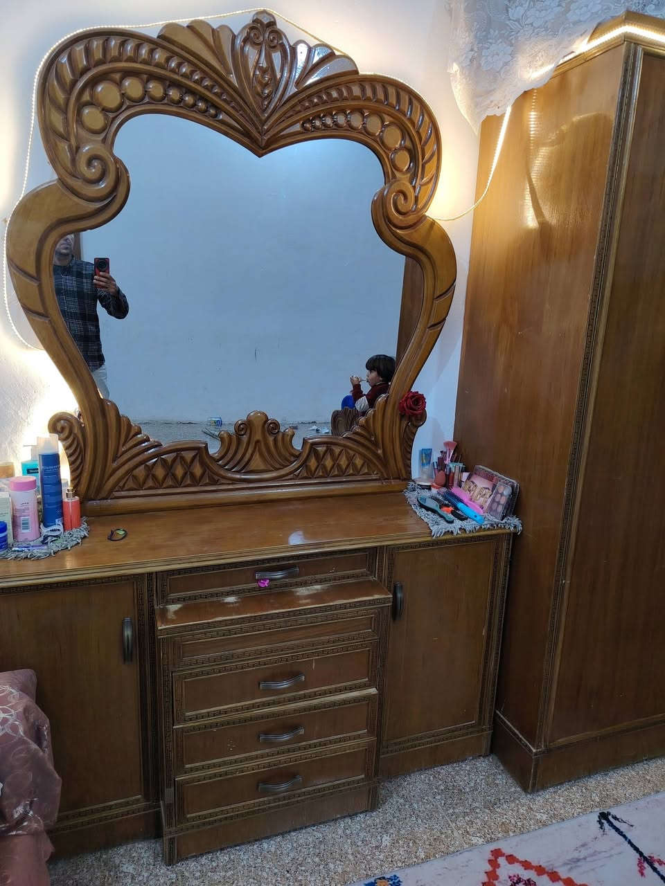 السلام عليكم غرفه اخشاب صاج عراقي تزكام السعر٧٠٠وبيها مجال مكاني بغداد الشعب شارع الصحه محكمه الشعب ***********
