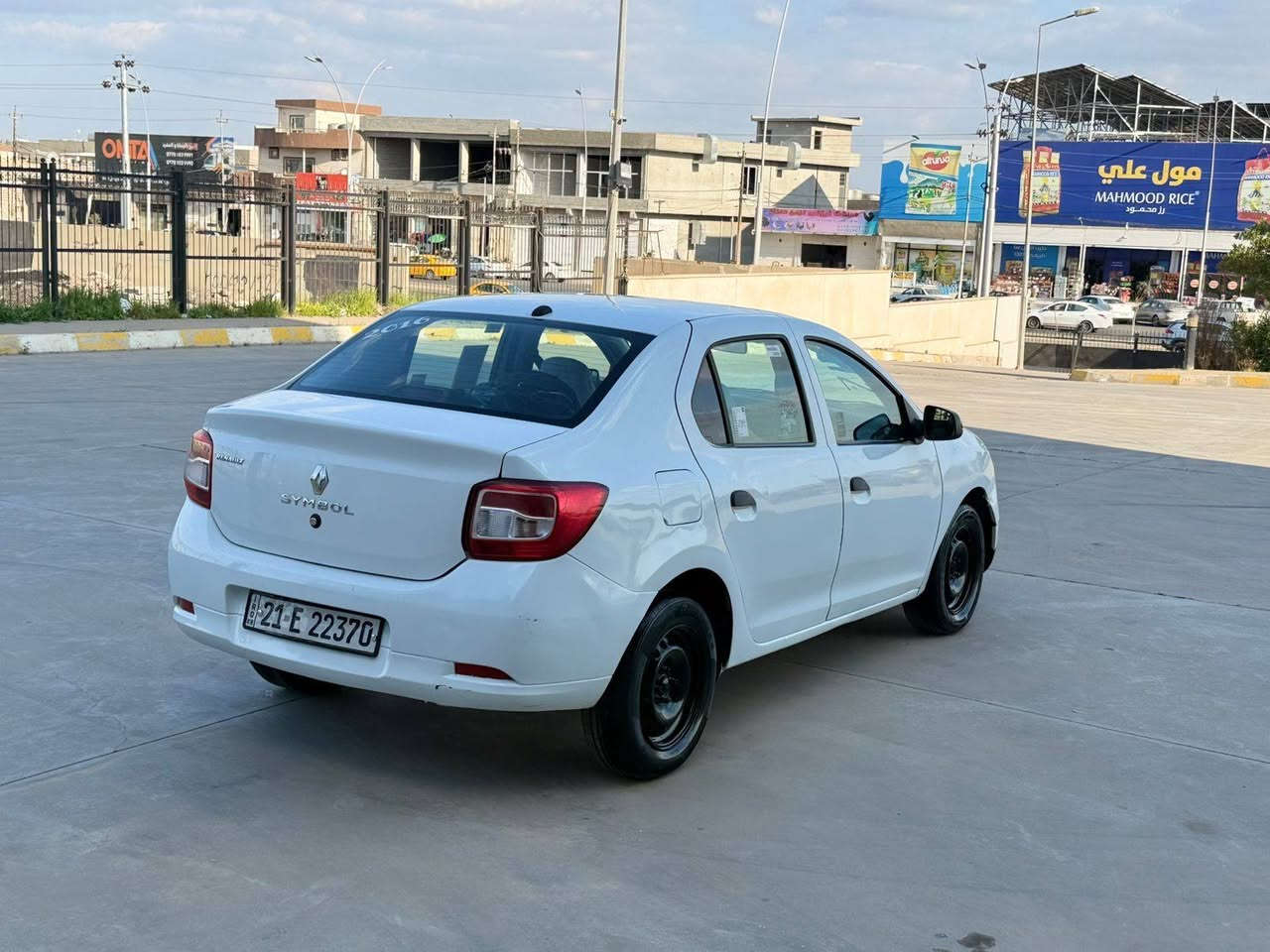 سعرها 63ورقه رينوسنبل 2016بيها 3قطع بدون داخل شرط مكينه وكيربطاقه بانزين بيها مكانها كركوك سنويه لل30شرط التحويل والوكاله ***********
