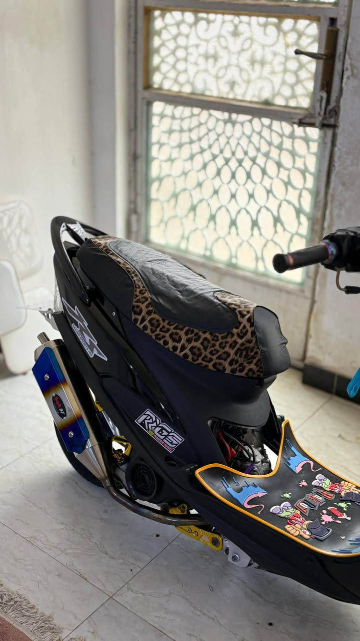 السلام عليكم ماكس عدله للبيع ' الدراجه بيه تزويدات ومحرك 55 بلادي ' شلعه ومعدل تخوف ''''''
وتزويداته ' كابريتر اي بي كي 
ويل كب داخل ذهبي 
قطره دهن ذهبي 
دشلي ذهبي 
شيال ذهبي 
تايرات جدد 
كشن جديد 
يدات 7 ألوان ' 
تعلاكه ذهبي 
كلجات رياضي 
سبايدر كاربون فايبر 
خرز رياضي ' 
صدر امامي رياضي 
صدر خلفي 7 ألوان رياضي ' 
قبق فلاوين موجود بس ما شاده 
بنزات جدد 
كفرات ختم واحد 
الدراجه مزرعه تزويد عدا لما ذكرتهم 
ونكره سلف وهندر ' وآسف ع أطاله 🩵


**إذا كنت صاحب هذا الإعلان وتريد حذفه لأي سبب، رجاءا أرسل رسالة إلى الدعم الفني**