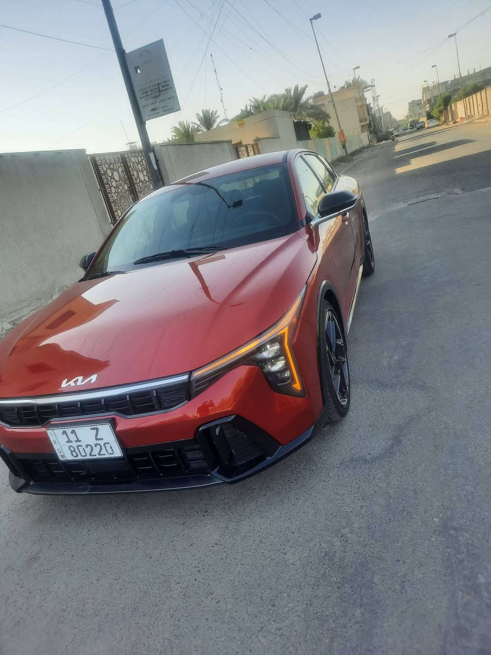 السلام عليكم كي فور موديل ٢٠٢٥ ماشيه ٤٠٠٠ السياره مرقمه بأسمي ليبل واحد بيه صبغ نصف باب خلف السائق  بيه بارد مكانات صغار تكحيل باب السايق كارت مكان السياره بغداد جيتي لاين محرك ٢٠٠٠ السياره جديده السعر ١٩٠ $ الشراي يتصل ***********
