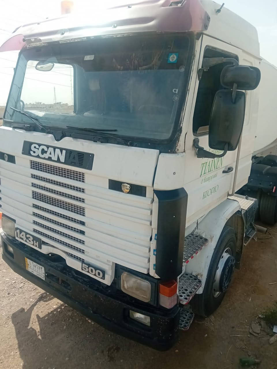 سلام عليكم سكانية للبيع بس الراس مديل 94 سنكل خلفي مزوج بلادي رقم نكليزي سيارة خير من  الله السعر 200 وبيها مجال رقم الهاتف ***********
