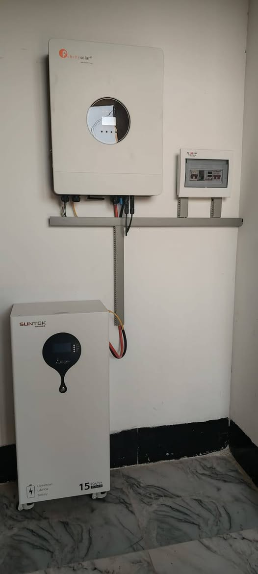 تنصيب منظومة طاقة شمسية بواقع 16 امبير نهاري 12 امبير ليلي من قبل شركة كولدن بور للطاقة الشمسية فرع-ناحية الرياض  .
للاستفسار:
***********
