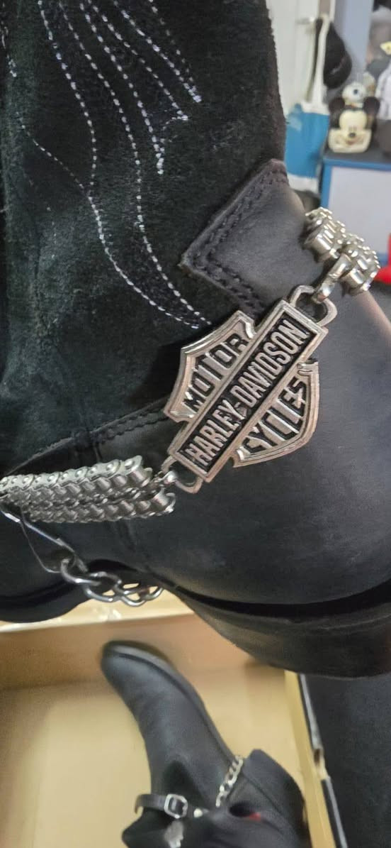 جزمه هارلي حاله كويسه جدا مقاس 43 
السعر النهائي 5500


**إذا كنت صاحب هذا الإعلان وتريد حذفه لأي سبب، رجاءا أرسل رسالة إلى الدعم الفني**