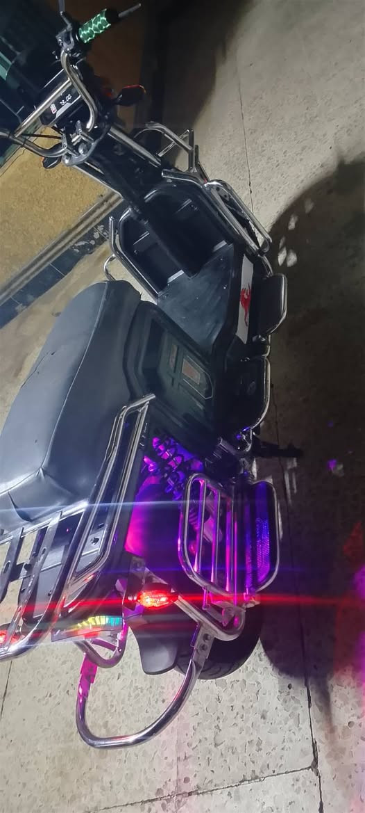 موطور همر نوعيه الماسه موديل 2025 موطور جديد لك نضام 6 ابلادي  بطاريات فول بطارياته جدد لك  كلهن يقرن 10ونص وعل الفحص موطور جاهز من كلشي كهربائيته كله شغاله لايت عالي ناصي زنون اشاير هورن كله شغال نضام بك رجوع للخلف نضام دبل اشاره نضام تشغيل عن بعد جهاز مانع سرقه بصمات اثنين تشغيل كارتات وبصمه واسويج موطور جديد لك ستاند موبايل مع شاحنه مال موبايل طوبات ضوءيه ابلاديات عدد (3)  موطور جديد لك من موطور احلا من الصور تعال شوفه تايرات جدد جوبلس امامي خلفي ملف 2500   موطور نشط حيل طياره نضام 4 كير مع مثبت سرعه السعر 650  وبي مجال للشراي العنوان الفلوجة حي نزال يم الرعاية الاجتماعية ***********//***********  واتساب عل الكورك
