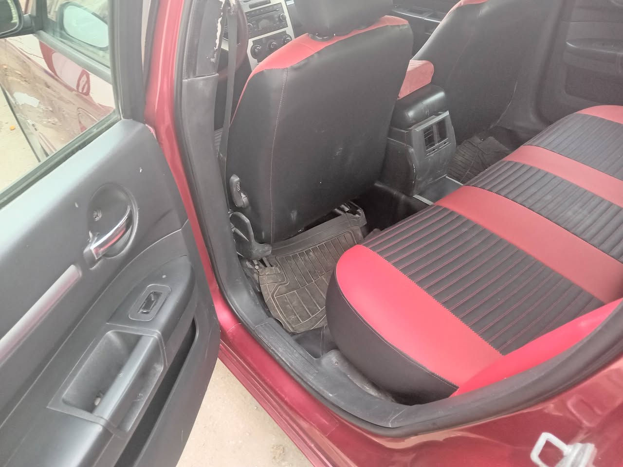 السلام عليكم مرخصت مدير الكروب جارجر موديل 10 مكينة گير حدادية تبريد بيه جاملغ المامي اليسر وشويه مقدمته مكدار ٣صابع والبنيد مفتوح اوالجملغ اليمنه هم مفتوح بس لا ضربه ولا تبديل السيار جديده معنه الكلام شرط تراي مال 20 مو عشره دواخل جديده اسولف تجي وشوف السيارة حلوه وحله من الصور استفسار تصل رقم *********** مكان السياره الديوانية سعره ١١٥ وبيه مجال
