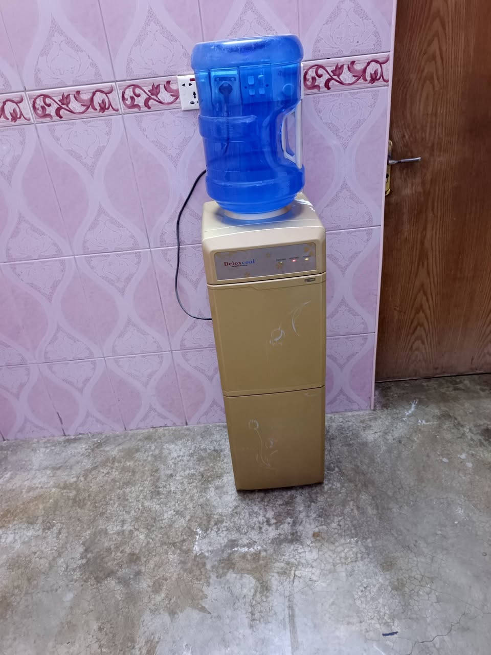 سلام عليكم براد شغال شرط حار بارد ثلاجه كله بلادي شركه كل عيب مابيه  فول نضافه كله شرط  السعر 65 وبيه مجال مكاني كركوك حي عسكري شراي اتصل ***********
