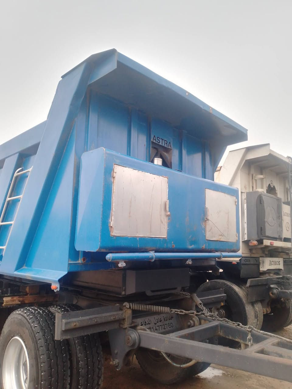 سلام عليكم عربانه للبيع مايلر طول 625تخم تاير22اربع محاور مكان كربلاء رقم الهاتف ***********
