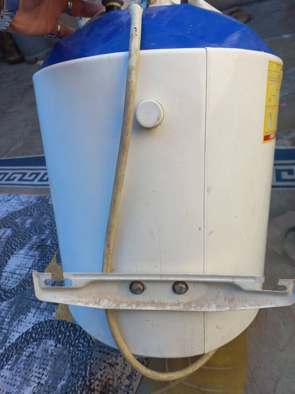 سخان مستخدم شهر فقط جاهز جيب وشد حته صوندات التأسيس بيه على الفحص مال عائله صغيره او صحيات خارجيه قريب البياع ***********
