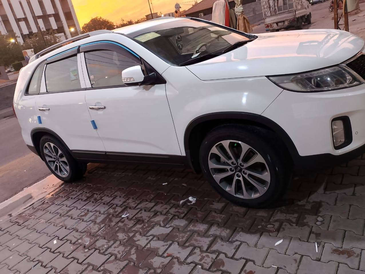 سورنتوا موديل 2015فول مواصفات عدا فتحة السقف اربعه سلندر باسمي ماشيه 125نضافه فول مثل ما موضح بالصورة /للتواصل الاتصال بالرقم ***********////***********
