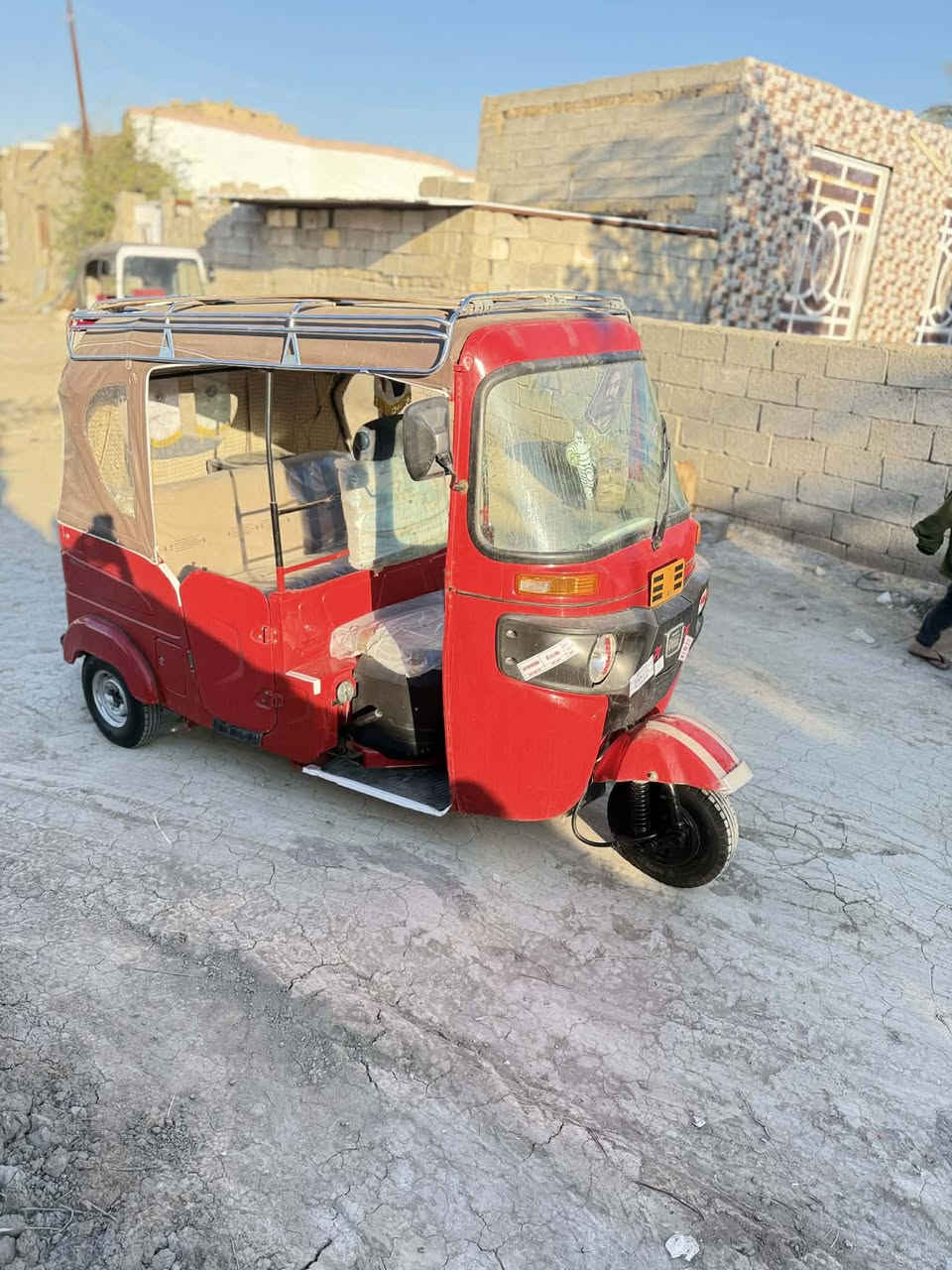 سلام عليكم تكتك للبيع موديل 22 شهر 9 رقم وسنويه مكفوله مكاني ناصرية *********** نتصل وانه خادم
