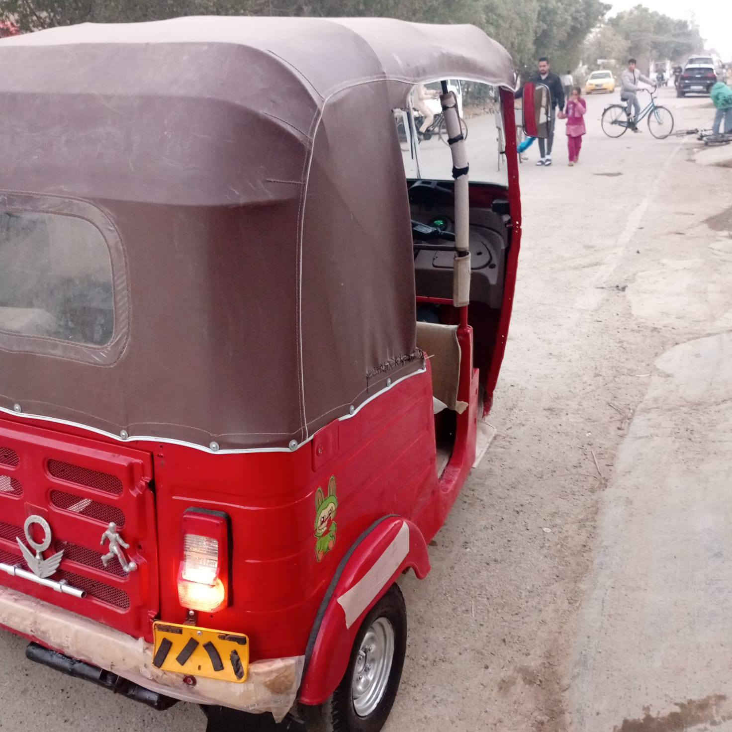 تكتك للبيع مرقمة كاملةرقم وسنوية ديالى2018ماناقصهاشي كبل للشارع 5،250وبيهامجال حك الجية العنوان بعقوبة المفرق ***********
