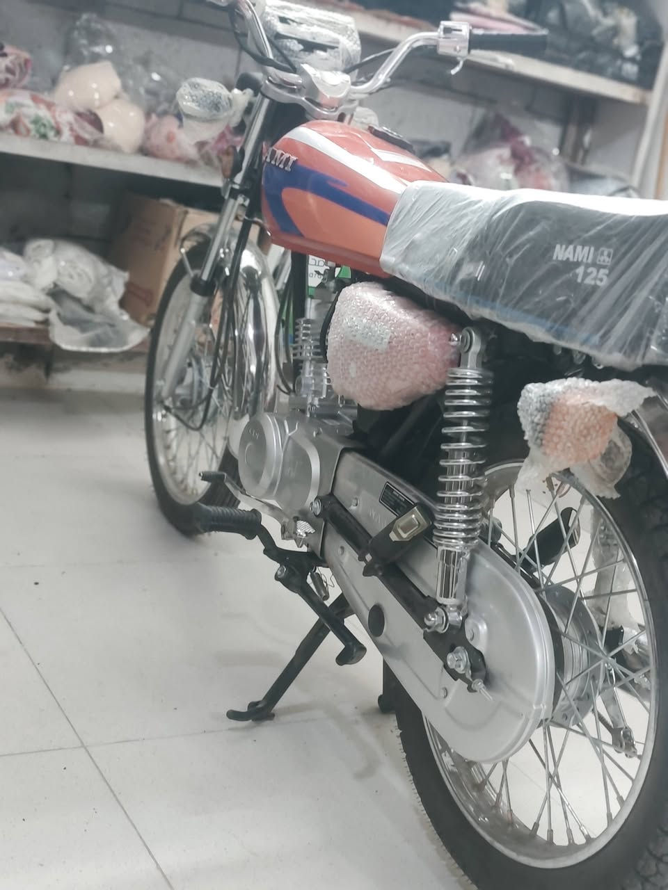 سلام عليكم دراجه لبيع موديل 2023 دراجه جديده حيل صاله 7 من طالعه من الوكيل وكيله سيد جعفر بل كحلاء دراجه مكفوله كفاله عامه مكان الدراجه ميسان قضاء الكحلاء السعر 1300
 وبيه مجال قليل الرقم ***********
