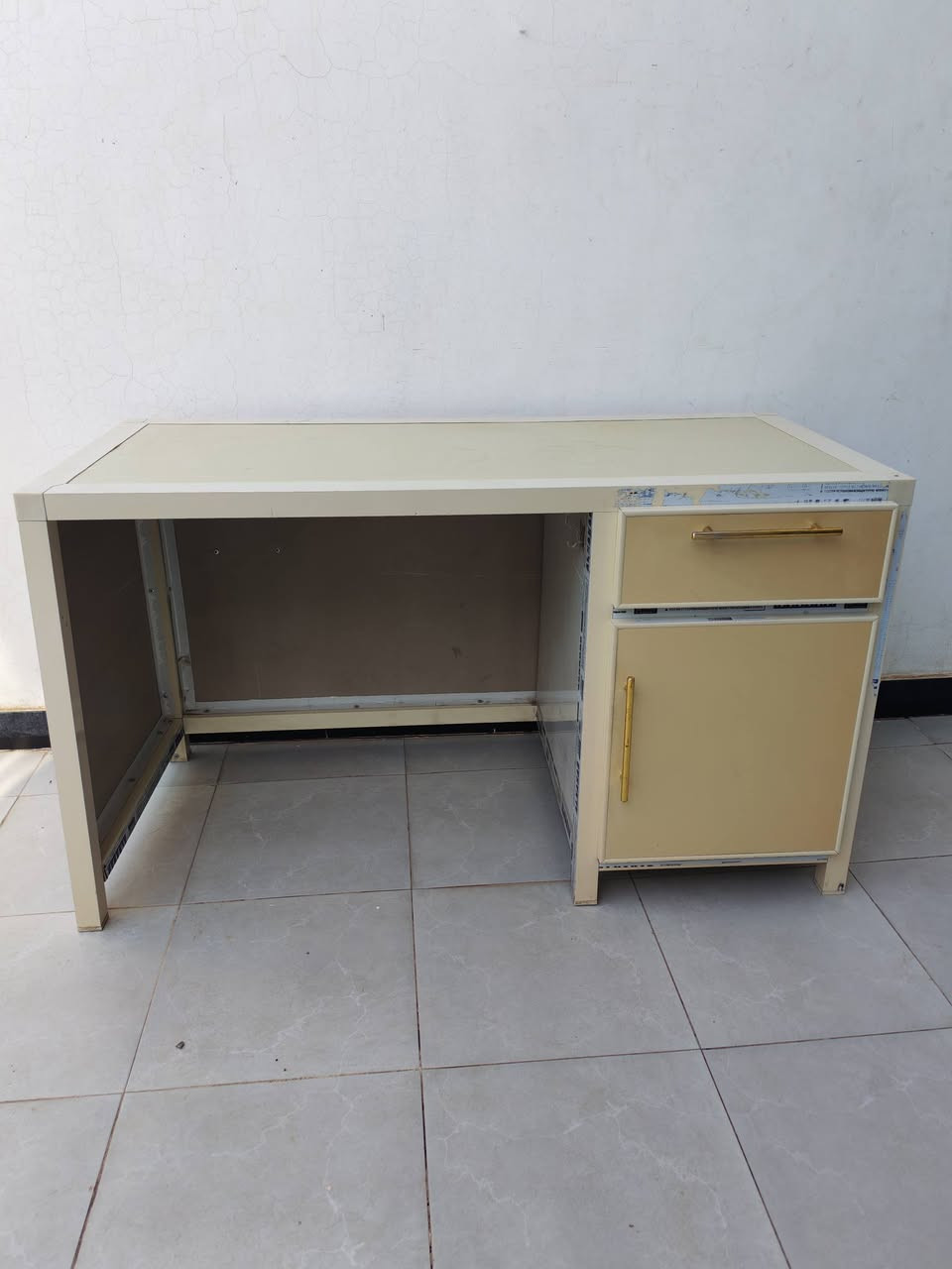 للبيع جديد مستعمل شي قليل تفاصيل الطول والعرض موضحه على الصور تواصل ع رقم ***********
